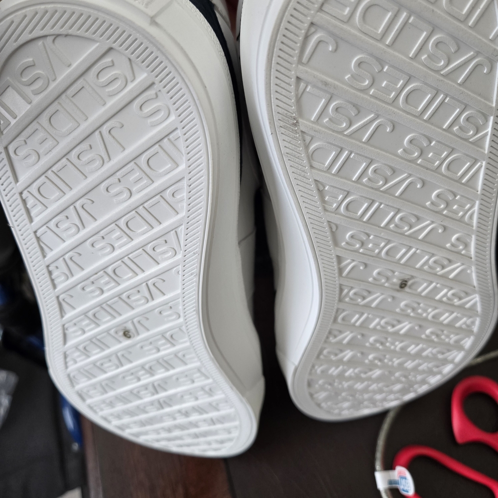 NIB J. Slides Sz 9 Gabbie White and Navy Women's Sneakers - Picture 3 of 4